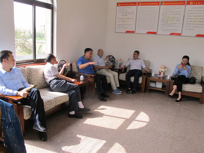 贵州省关岭自治县商贸考察组赴城阳批发市场考察洽谈，共谋合作发展新篇章